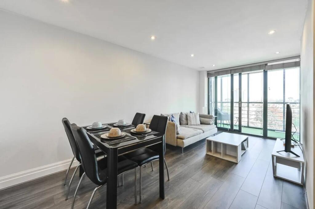 Apartment in London, Paddington - View 3