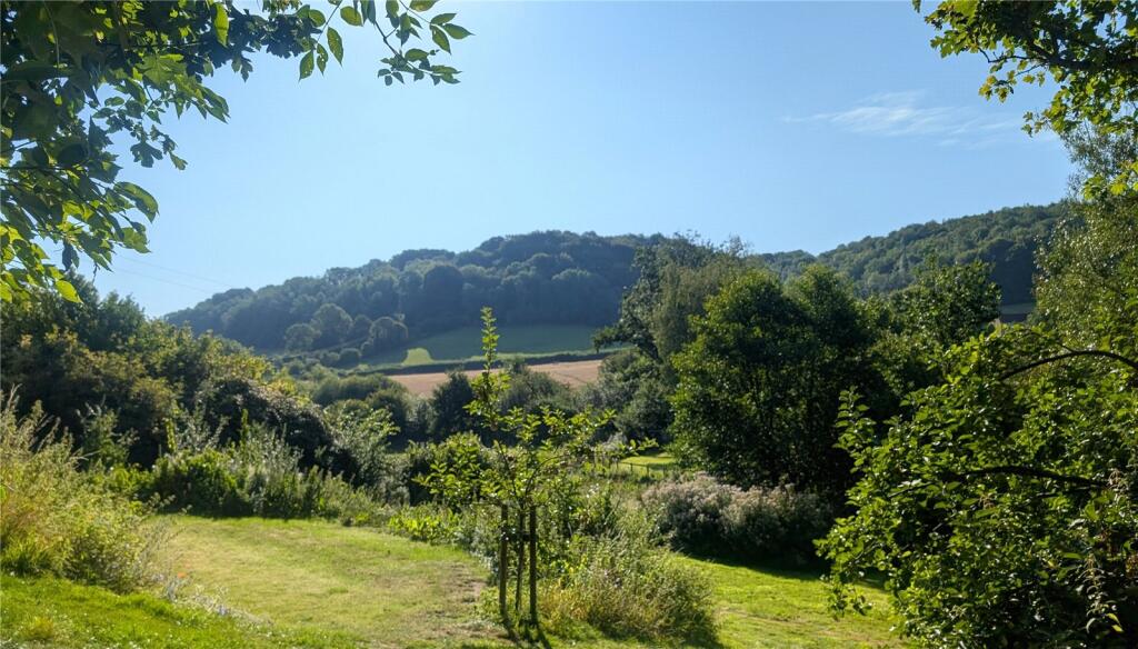 Holywell, Wotton-under-Edge, Gloucestershire, GL12 photo 2