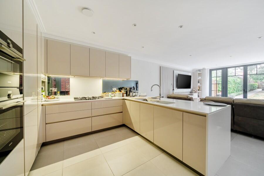 House in Kingston upon Thames - View 4