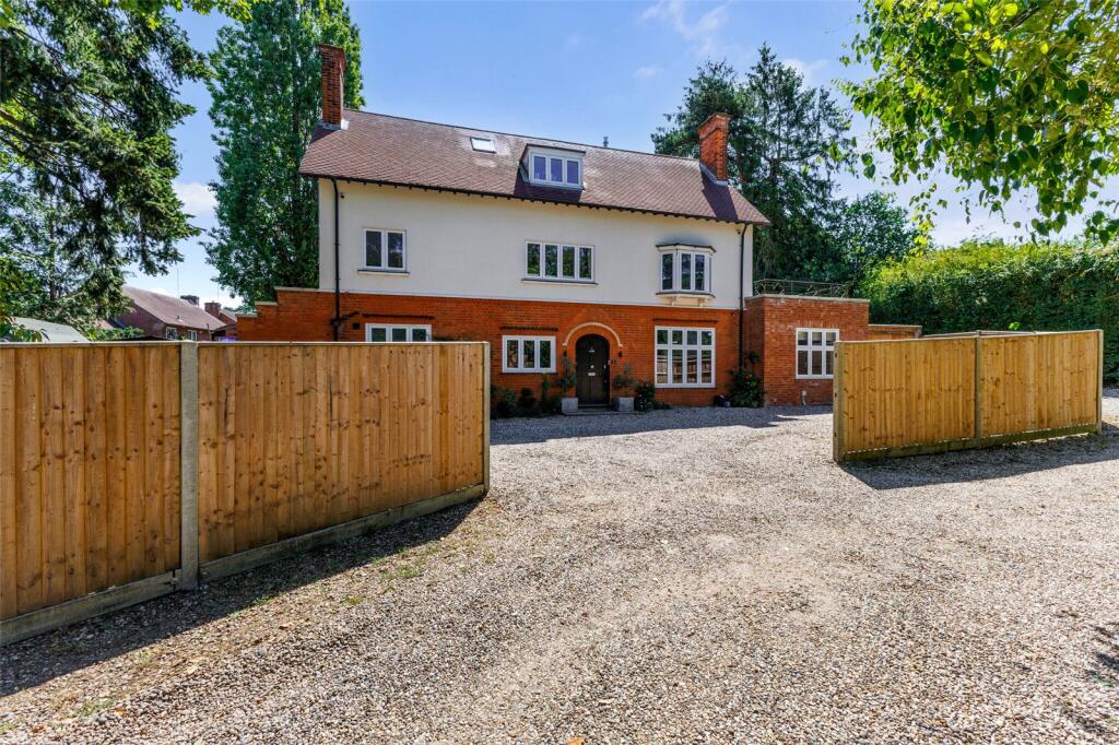 Main image of property: Heyward Gardens, Newbury, Berkshire, RG14