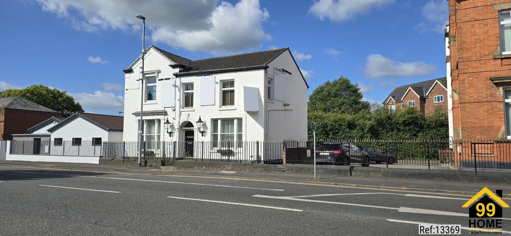 Main image of property: Wilderspool Causeway, Warrington, Cheshire, WA4