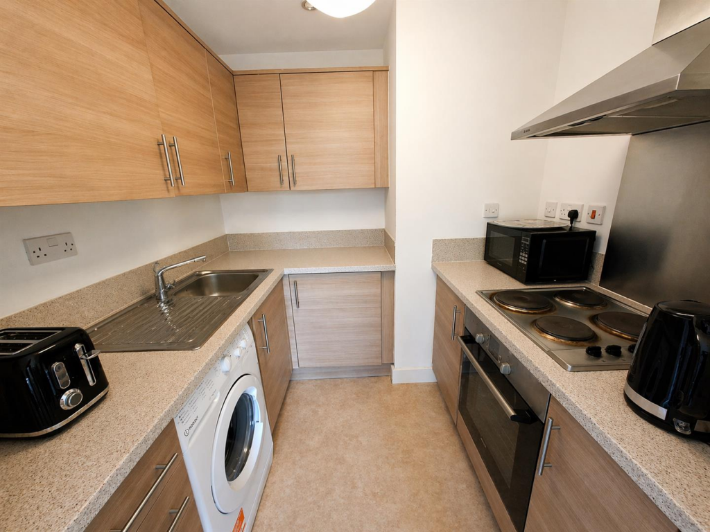 Apartment in Upton, St Crispin's - View 3