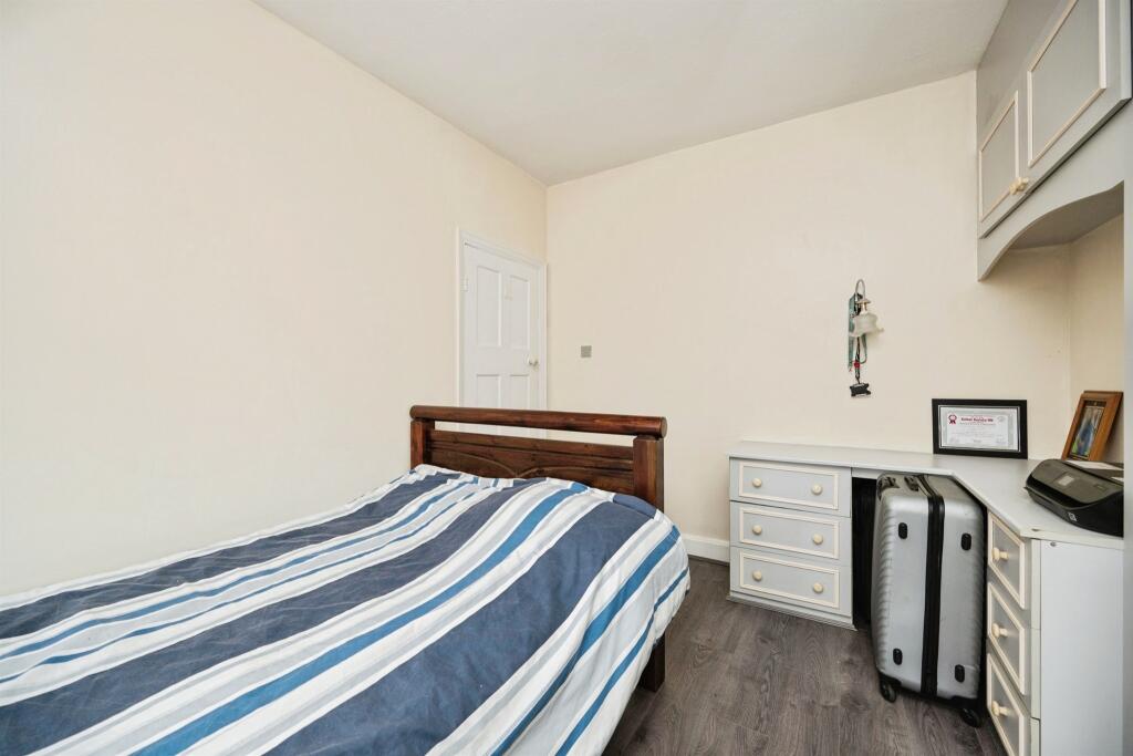 House in West Bromwich, Lyndon - More