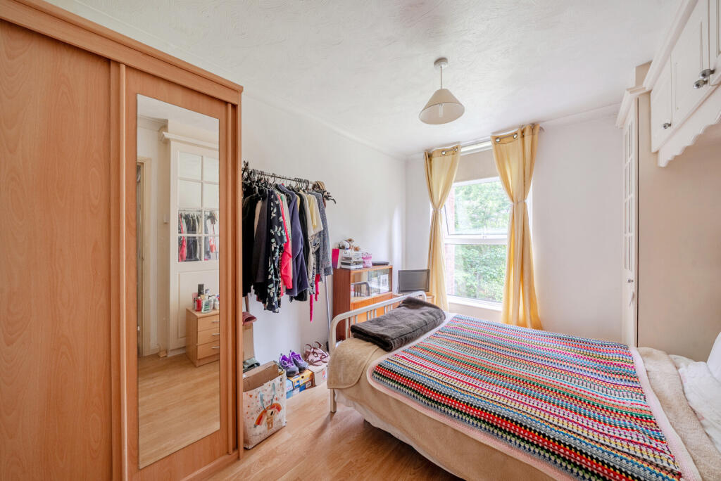 Apartment in Elmbridge, Weybridge - View 5