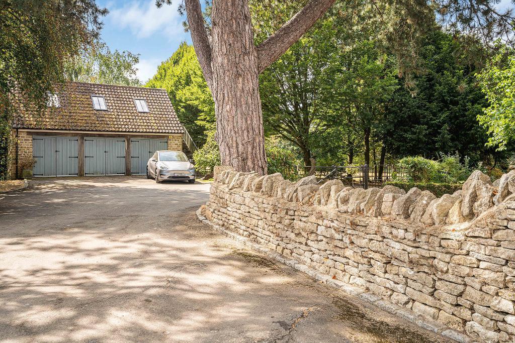 House in Gloucester - More