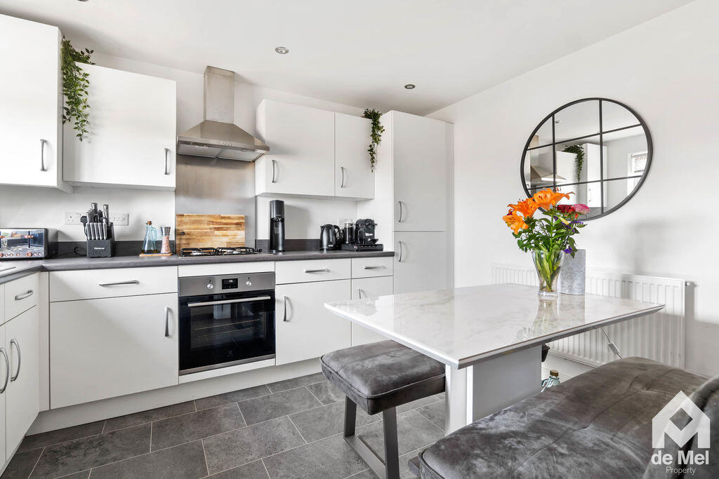 House in Gloucester - View 5
