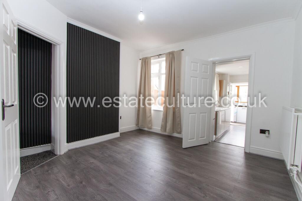 House in North Warwickshire, Chapel End, Hartshill - More