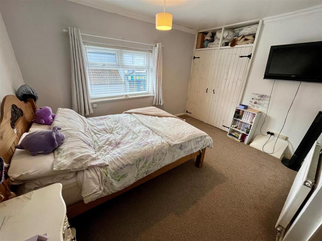 House in Hull - View 5