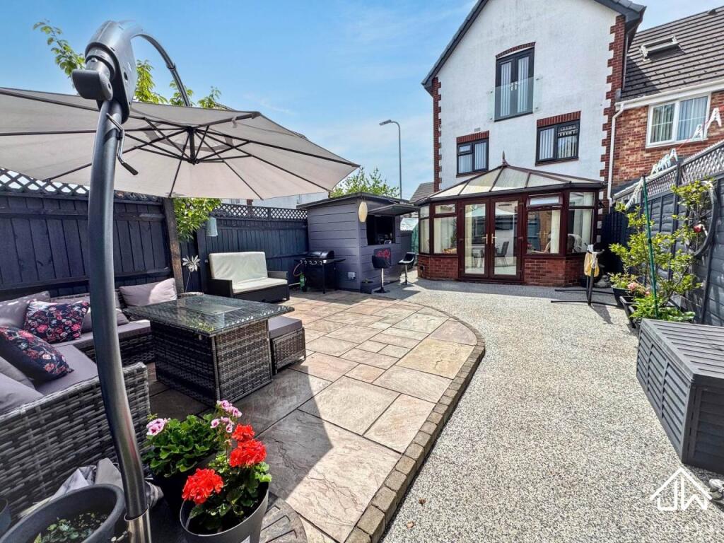House in Newport - View 4