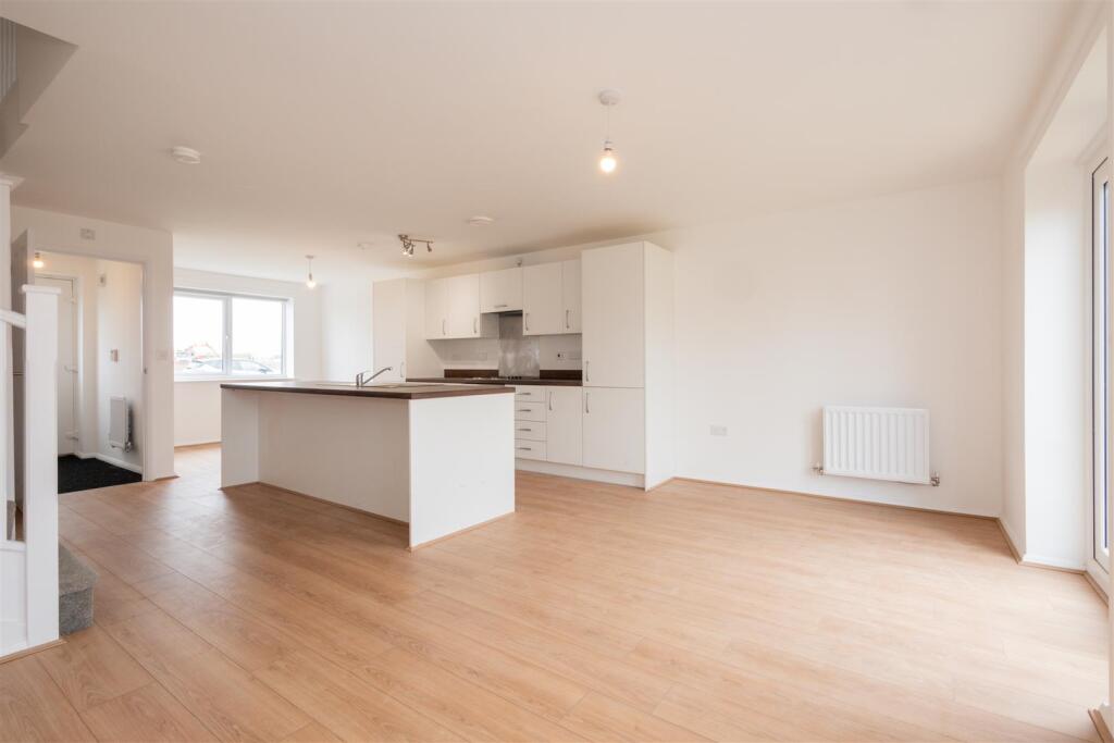 House in Scartho, Nunsthorpe - More