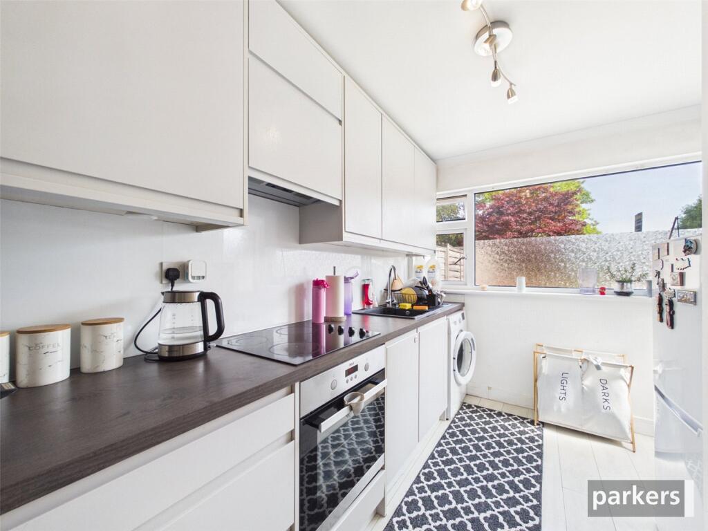 Wallace Close, Woodley, Reading, Berkshire, RG5 photo 4