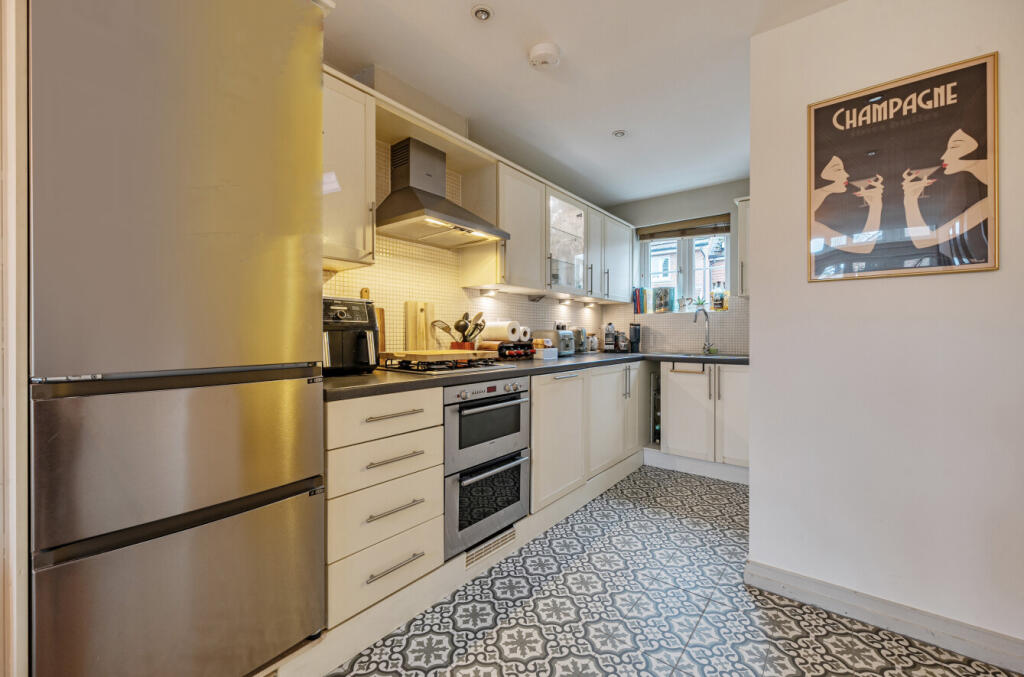 House in Wokingham - More