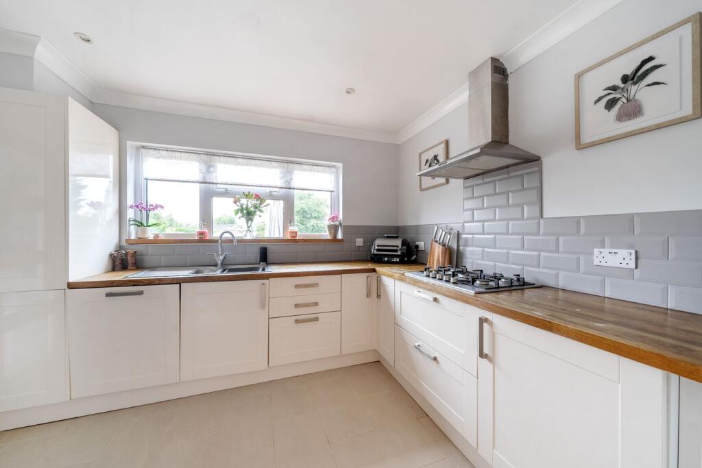 House in Shefford, Central Bedfordshire - More