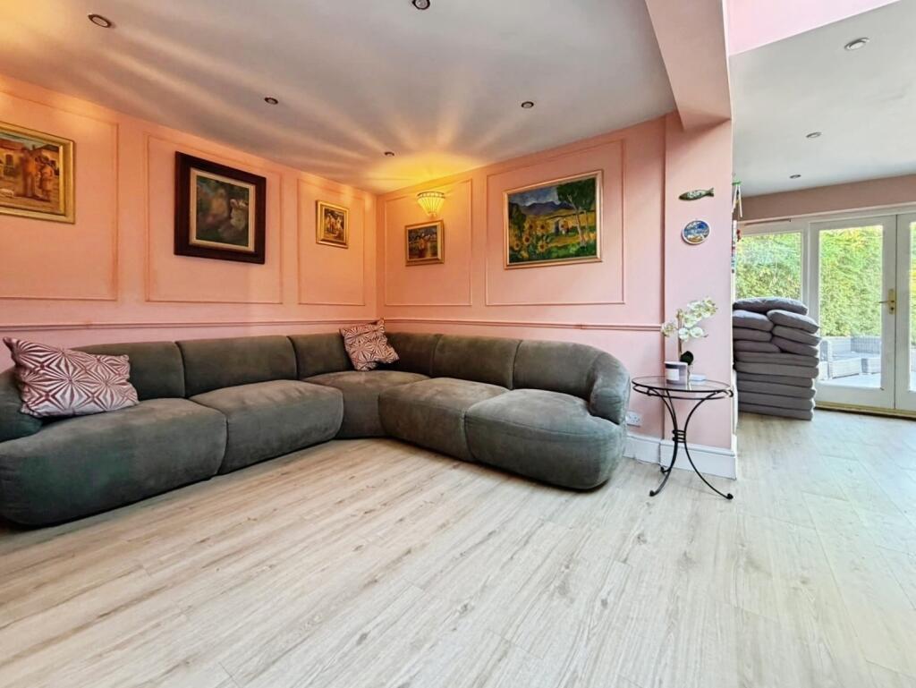 House in Surrey Heath, Surrey - View 4