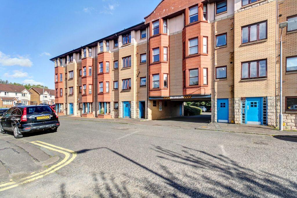 2-bed flat on Park Street, Dumbarton, £90,000