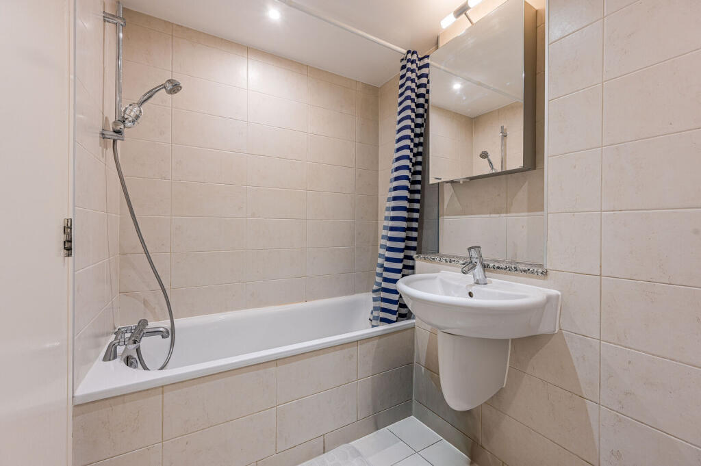 Apartment in London - More