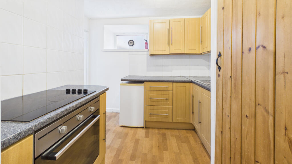 Apartment in Truro - View 5