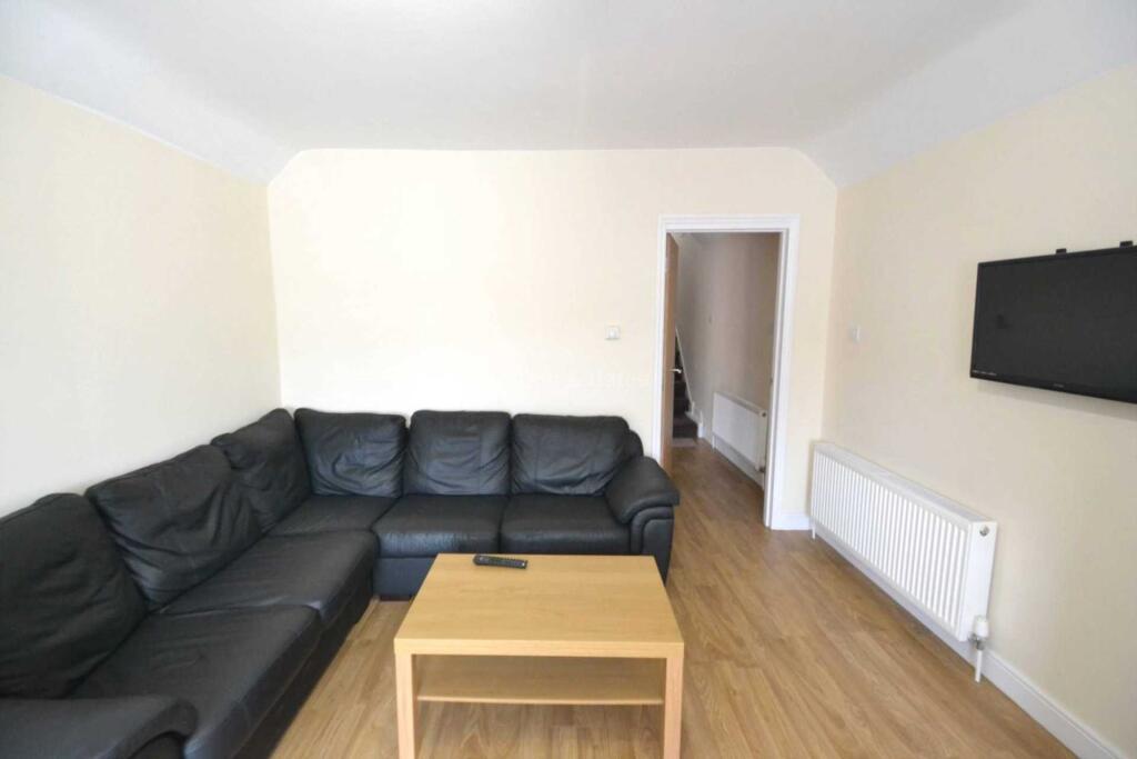 Apartment in Reading - View 3