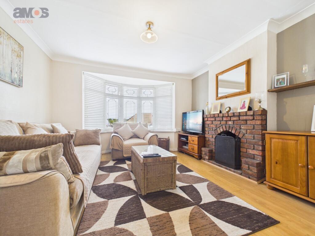 House in Castle Point, Hadleigh - View 3