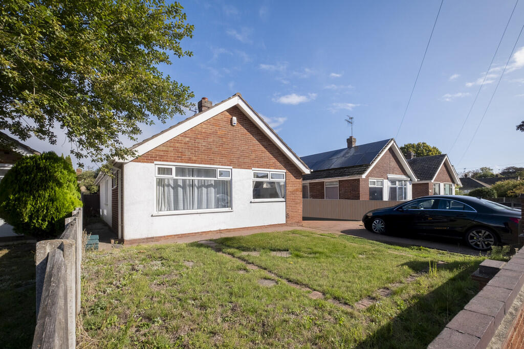 3-bed detached on Brasenose Avenue, Gorleston-On-Sea, £265,000