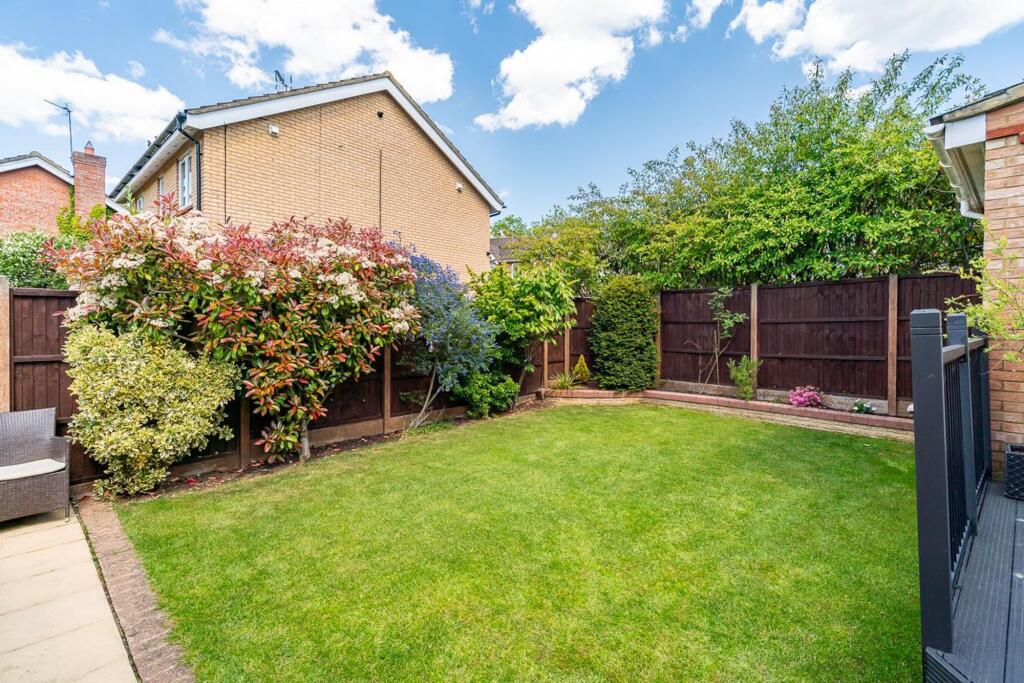 Martins Drive, Hertford, SG13 photo 2