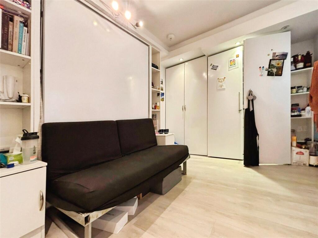 Studio flat for rent