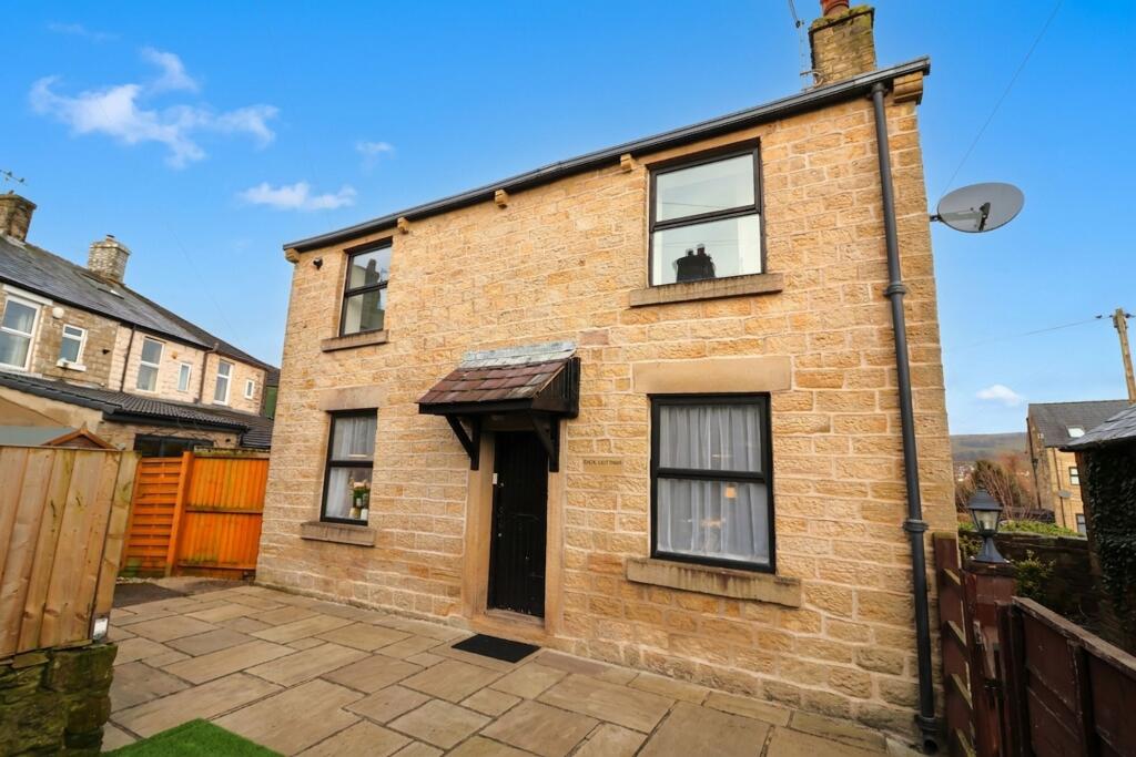 Main image of property: Back Cottage, Rear Of 5 Jones Street, Hadfield, Glossop SK13 1BZ