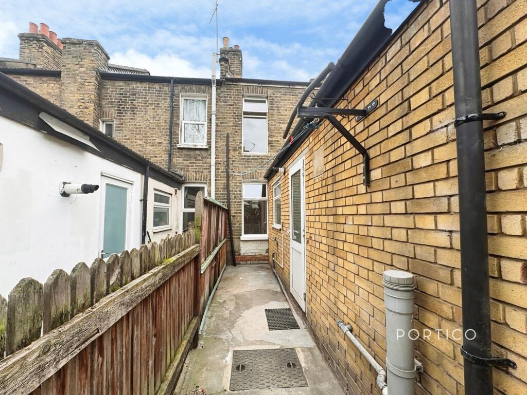 2 bedroom house for rent