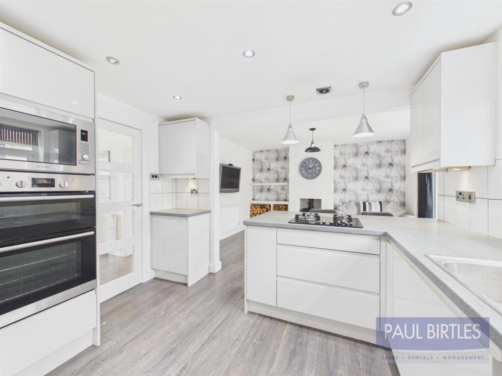 House in Trafford, Woodsend - View 5