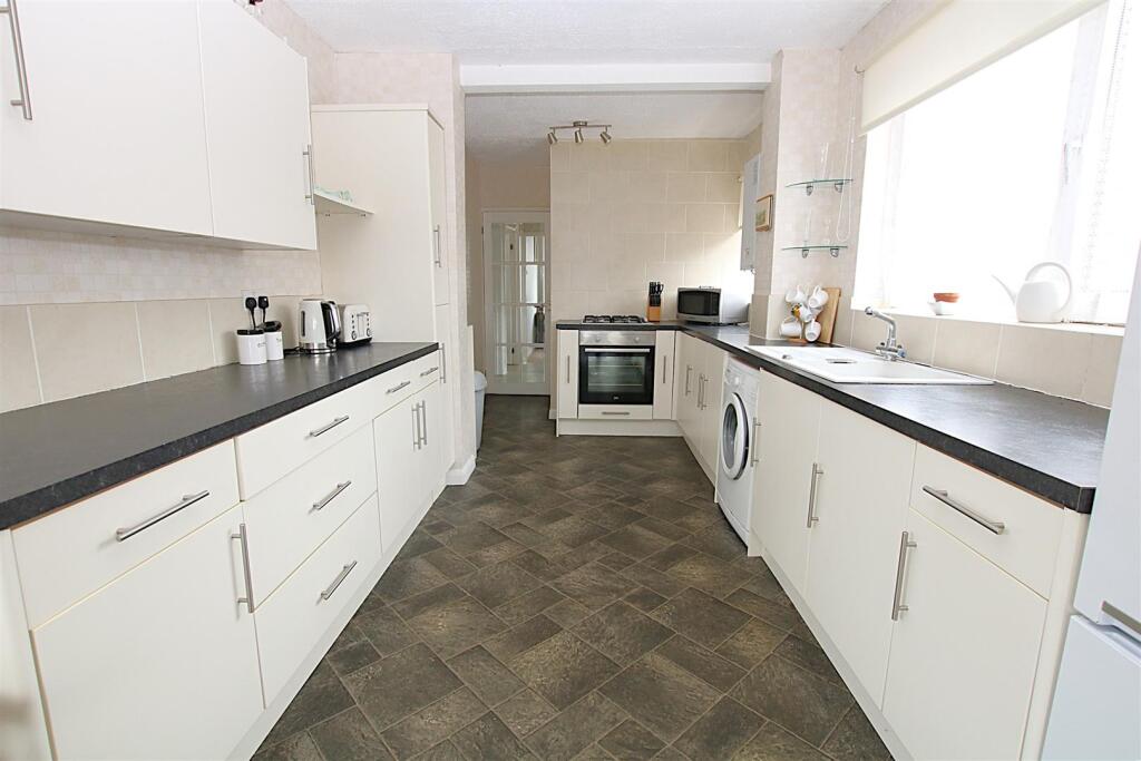 Park Lane, Duston photo 3