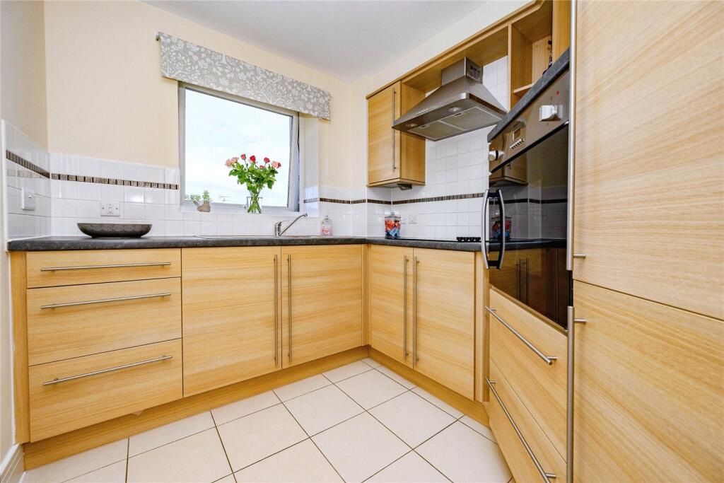 High Street North, Dunstable, Bedfordshire, LU6 photo 4