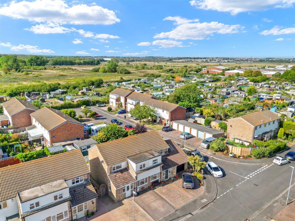 Bridgemere Road, Eastbourne photo 3