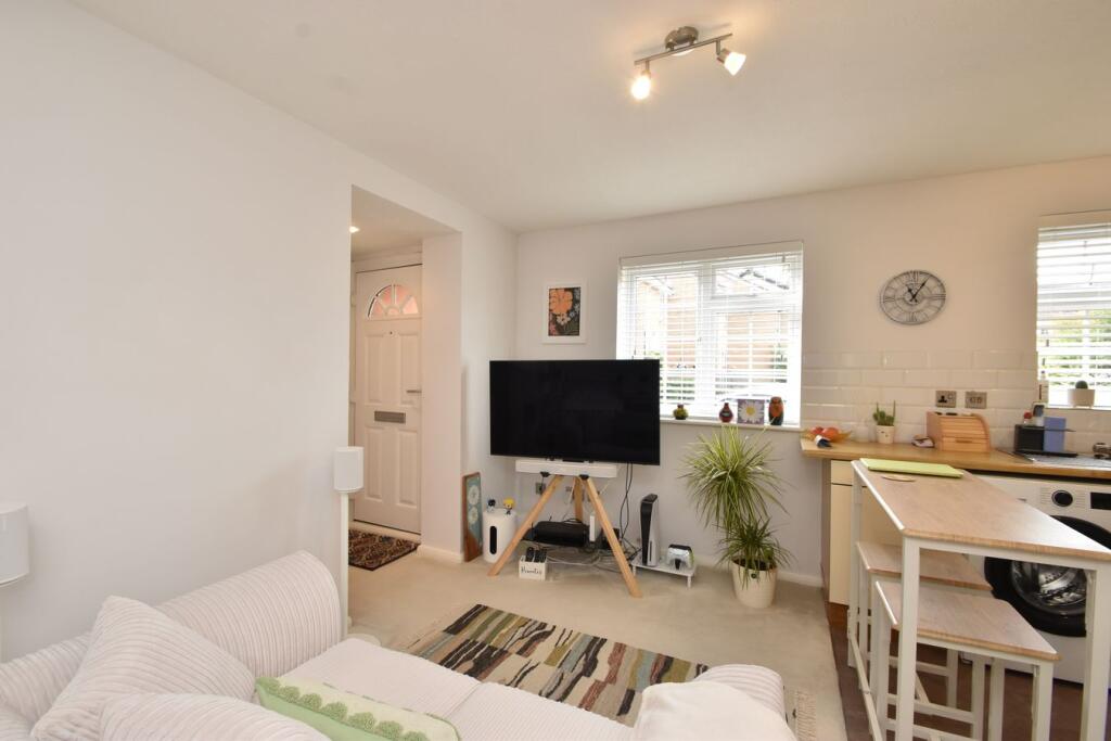 Finnart Close, Weybridge, KT13 photo 4