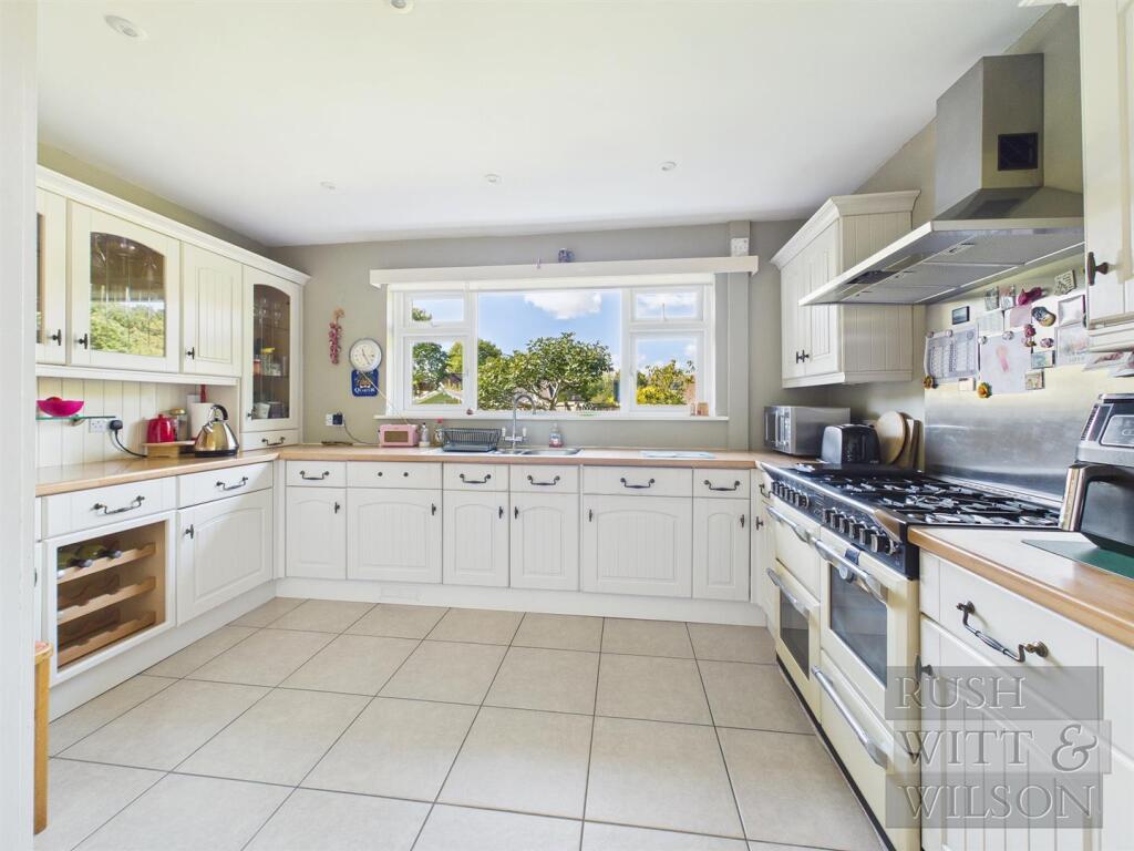 Courthope Drive, Bexhill-On-Sea photo 4