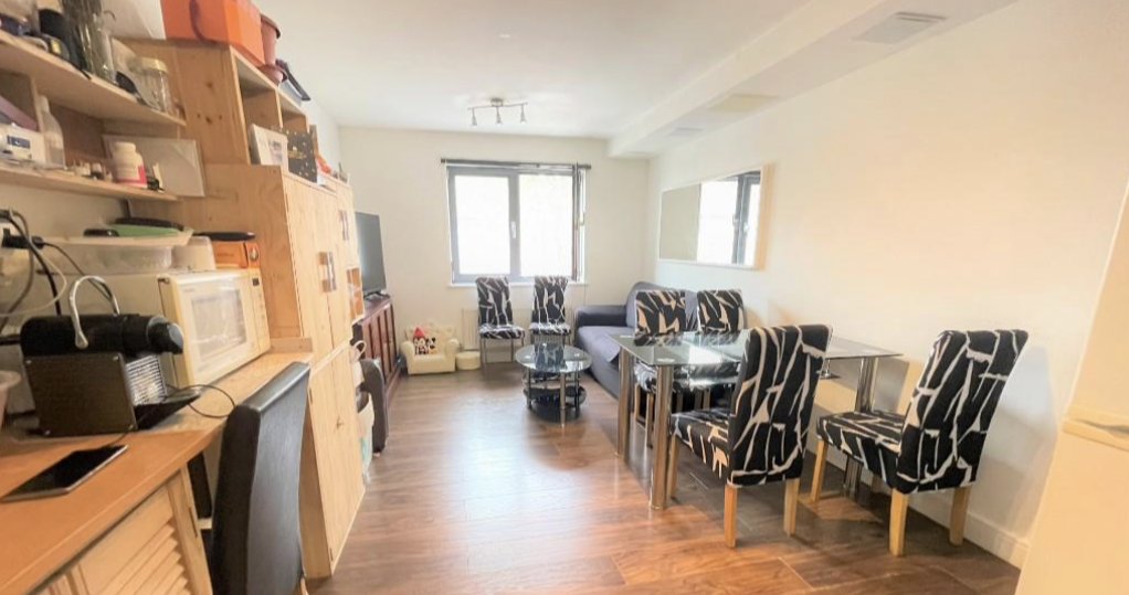 Bramley Crescent, Ilford, London, IG2 photo 4