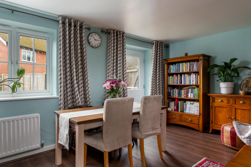 Burgess Road, Horley, Surrey, RH6 photo 3