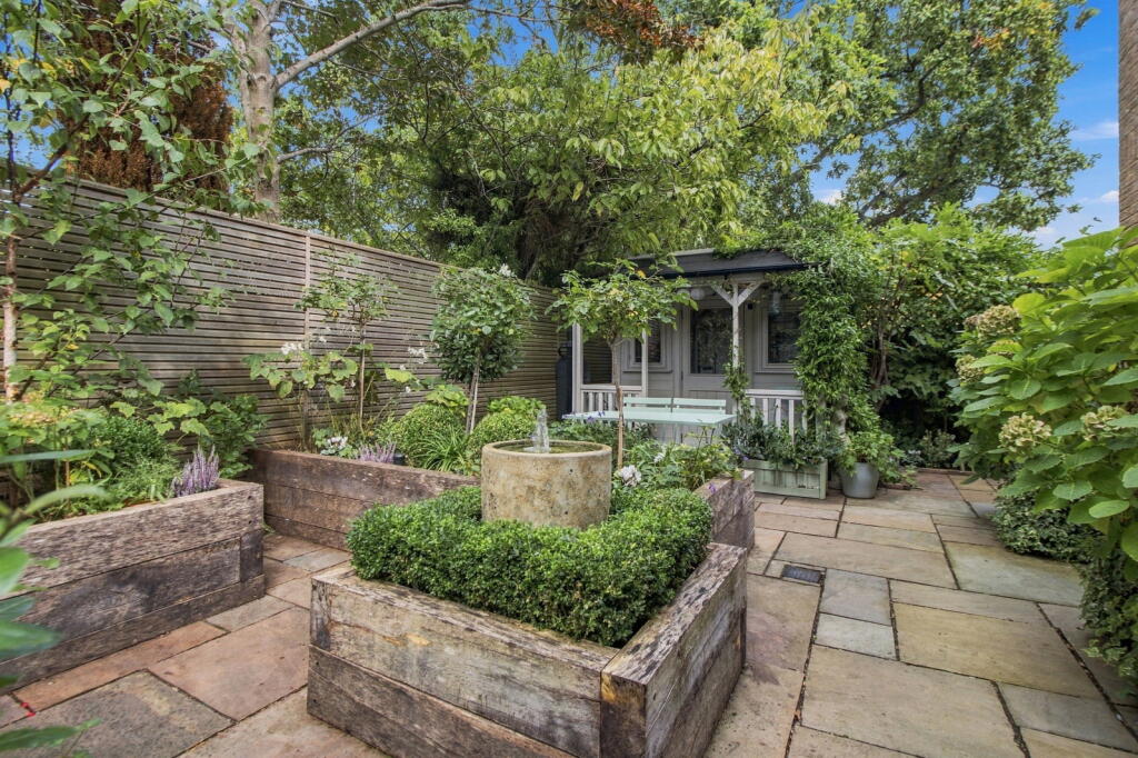 Apartment in Malvern Hills, Malvern - View 2
