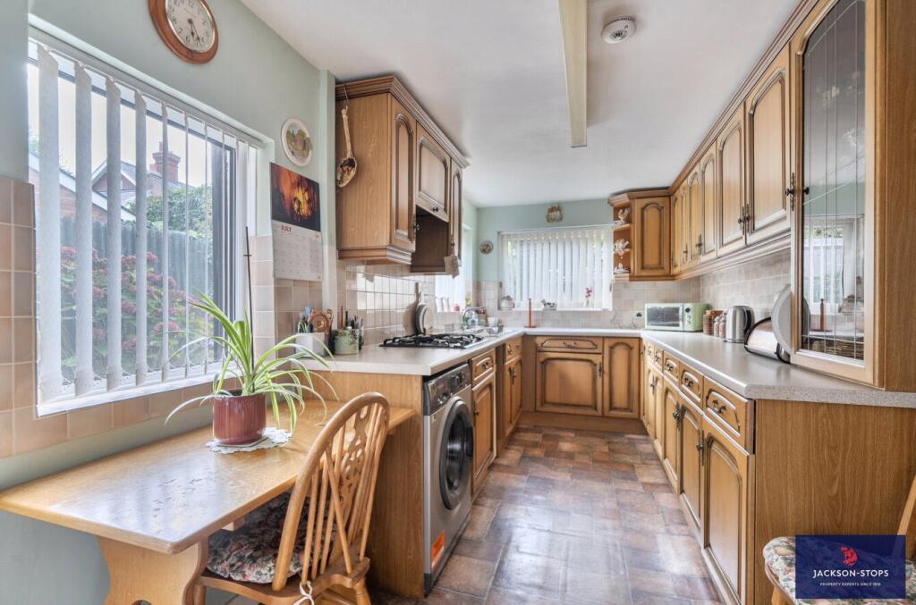 Mentone Avenue, Aspley Guise, Bedfordshire, MK17 photo 3