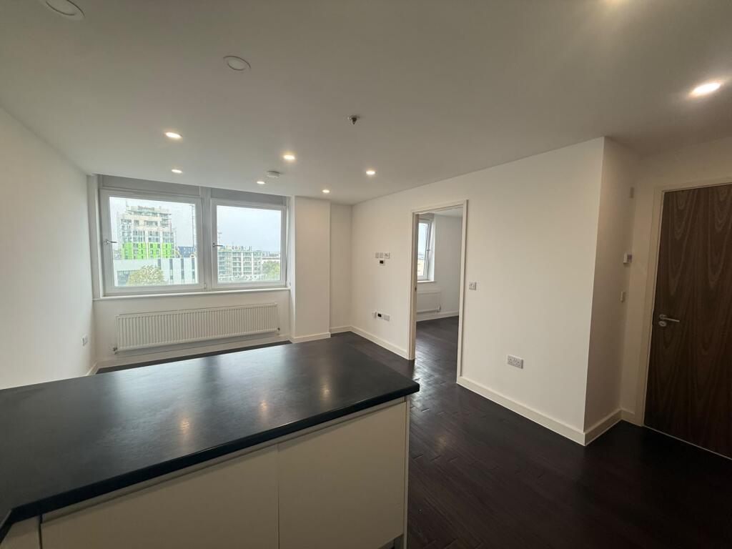 Apartment in Southend-on-Sea - More