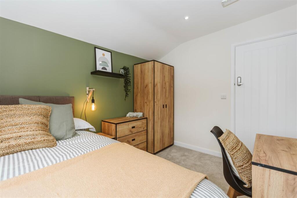6 bedroom terraced house for rent