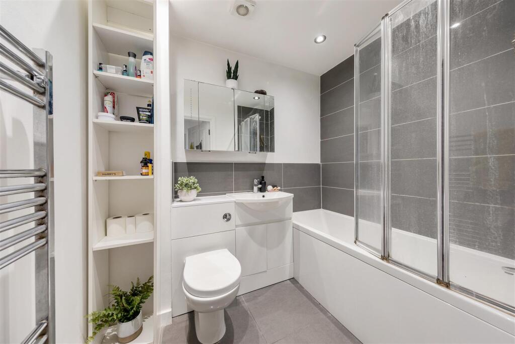 Apartment in London - View 5