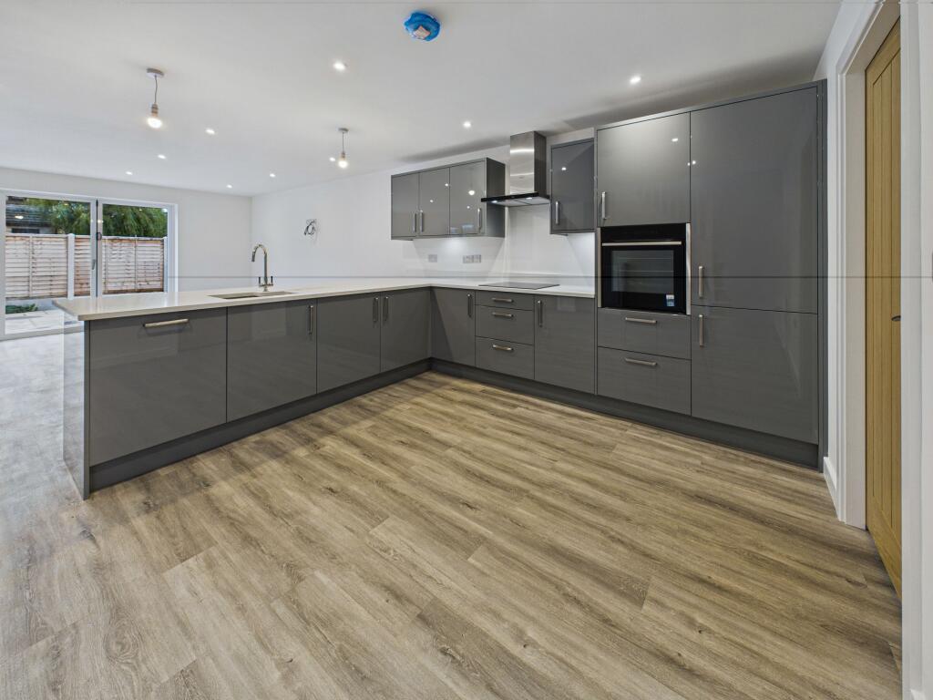 Smithbrook Close, Chapel-En-Le-Frith, SK23 photo 3