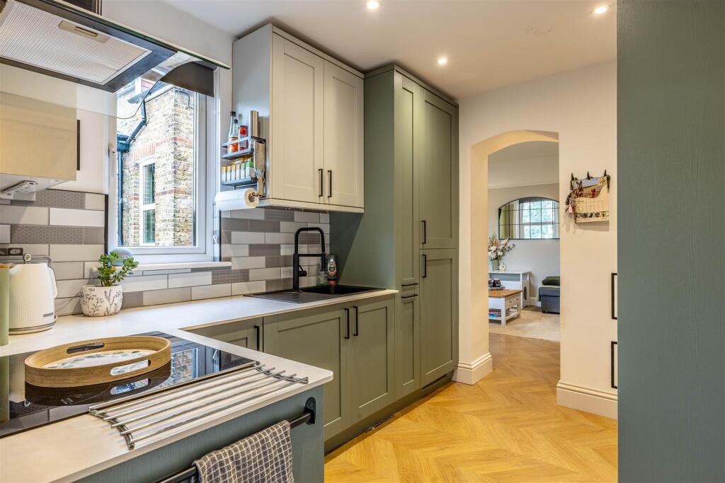 Apartment in Southend-on-Sea, Westcliff-on-Sea - View 3