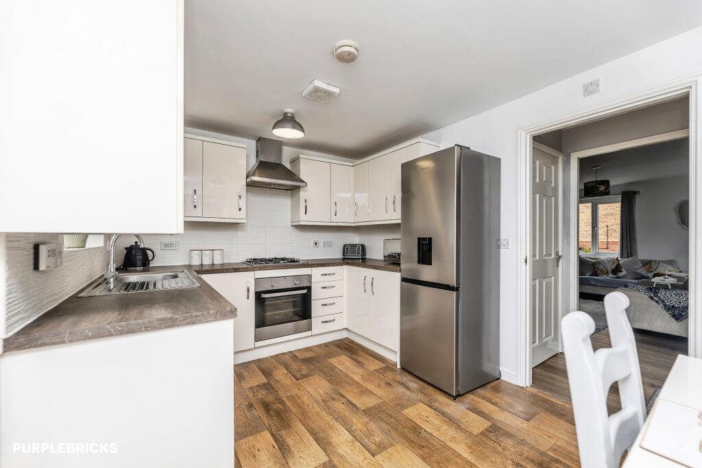 House in Wakefield, South Elmsall - More
