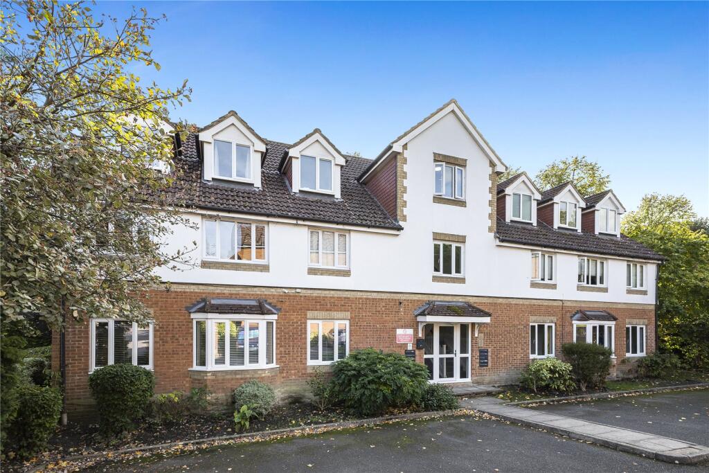Apartment in Woking, Knaphill