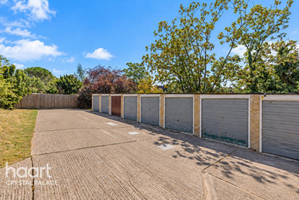 Beauchamp Road, Caterham Court, LONDON photo 4