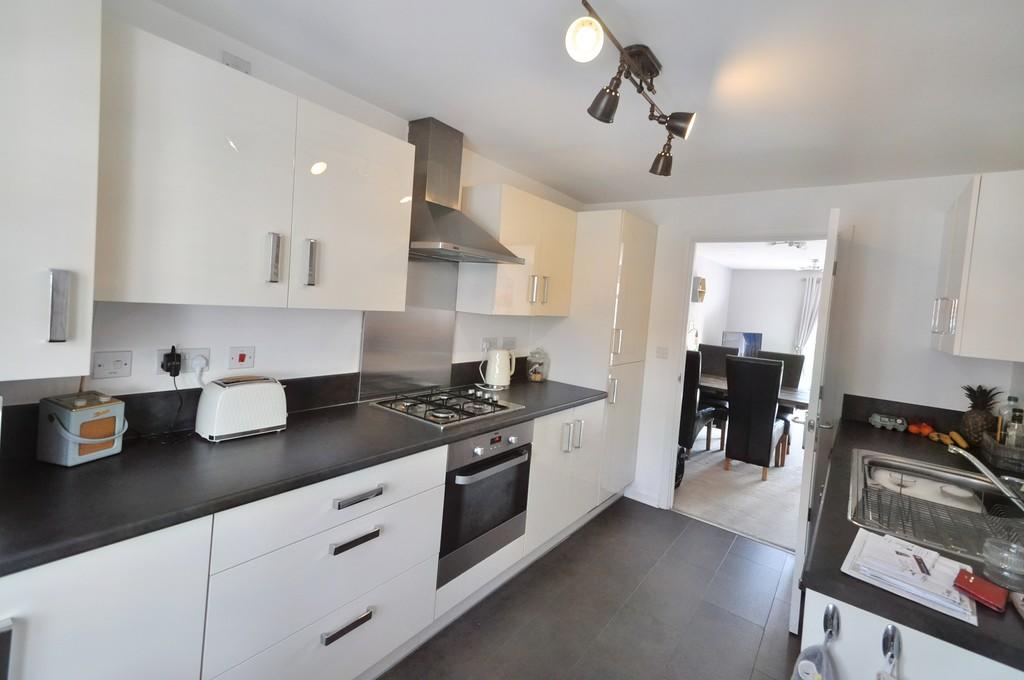 27, Kingston Road photo 2