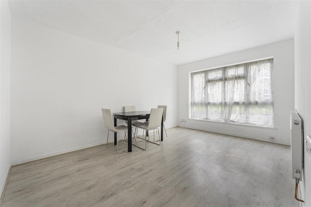 Wyemead Crescent, Chingford photo 2