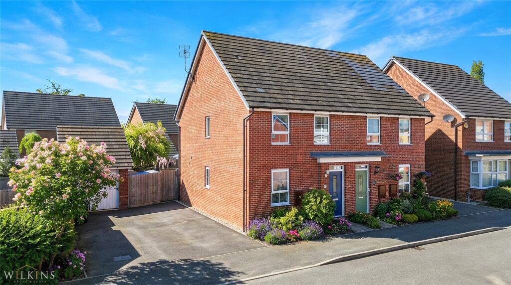 Main image of property: Orangery Close, Nuneaton, Warwickshire, CV10