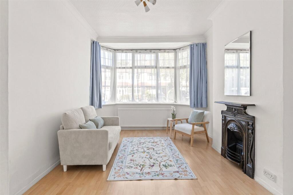 House in London, Hampton Hill - View 3